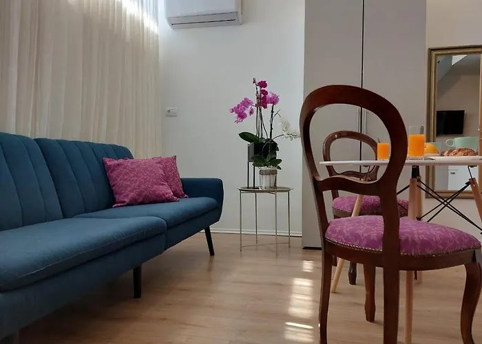 Roza 아파트 풀라