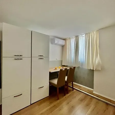 Roza Apartman *